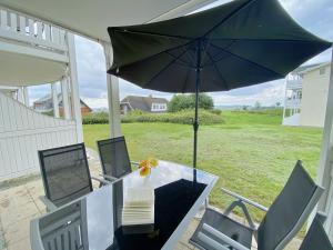 O grădină în afara Haus Rügenscher Bodden Whg 03 mit Meerblick