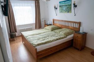 Ένα ή περισσότερα κρεβάτια σε δωμάτιο στο Ferienwohnung "Harzer Wiesenberg"