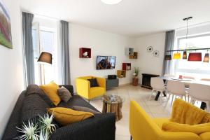 Ein Sitzbereich in der Unterkunft Villa Salus Whg 5 Auszeit - mit 2 Bädern und Balkon