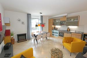Küche/Küchenzeile in der Unterkunft Villa Salus Whg 5 Auszeit - mit 2 Bädern und Balkon