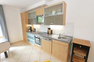 Küche/Küchenzeile in der Unterkunft Villa Salus Whg 5 Auszeit - mit 2 Bädern und Balkon