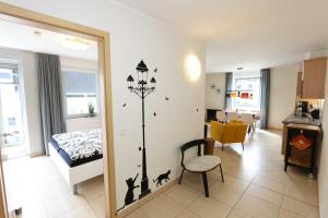 Ein Bett oder Betten in einem Zimmer der Unterkunft Villa Salus Whg 5 Auszeit - mit 2 Bädern und Balkon