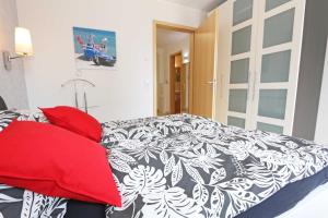 Ein Bett oder Betten in einem Zimmer der Unterkunft Villa Salus Whg 5 Auszeit - mit 2 Bädern und Balkon