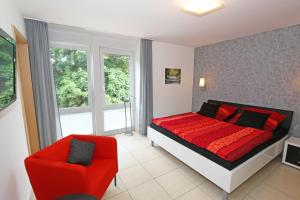 Ein Bett oder Betten in einem Zimmer der Unterkunft Villa Salus Whg 5 Auszeit - mit 2 Bädern und Balkon