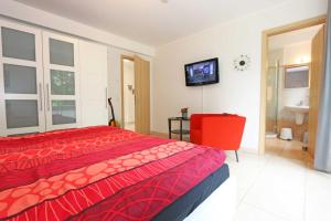 Ein Bett oder Betten in einem Zimmer der Unterkunft Villa Salus Whg 5 Auszeit - mit 2 Bädern und Balkon