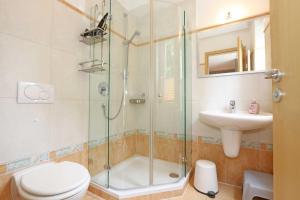 Ein Badezimmer in der Unterkunft Villa Salus Whg 5 Auszeit - mit 2 Bädern und Balkon