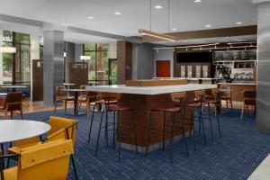a lobby with a large table and chairs at Courtyard By Marriott Houston Kingwood in Kingwood