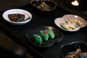 Makanan di atau berdekatan hotel