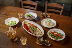 Makanan di atau berdekatan hotel