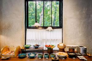 Makanan di atau berdekatan hotel