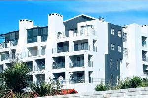 an image of a white apartment building at Triton Heights 7 in Linkside