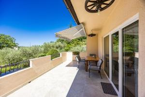 Balkón nebo terasa v ubytování Holiday Home with pool and garden