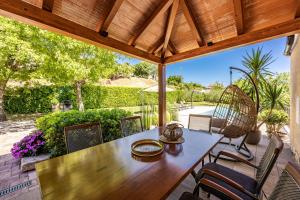 Zahrada ubytování Holiday Home with pool and garden
