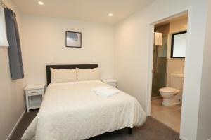 Koupelna v ubytování Airport Delight Motel + 31 fotografií
