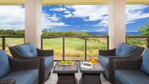 Ruang duduk di ❤PiH❤ Sun Ray RetreatOcean Sunsets ViewsOptional Mauna Kea Hotel Privileges