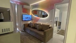 a living room with a couch and a mirror at Comfy Tourist Corner - Giza - Hotel Apartments in Cairo