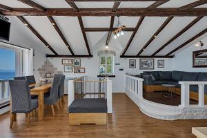 TV a/nebo společenská místnost v ubytování Villa Luma - Makarska Exklusiv