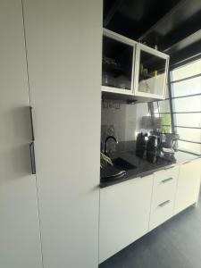 Η κουζίνα ή μικρή κουζίνα στο I'M Apartment GOLD antresola +9 φωτογραφίες