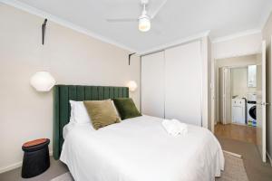 Postel nebo postele na pokoji v ubytování 1 Brd Near Everything In Beckenham