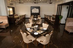 Fotografie z fotogalerie ubytování Hotel Grand Sarowar and Shakuntal Lawns v destinaci Daulatābād