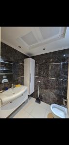Ένα μπάνιο στο Moda Marine Luxury Homes