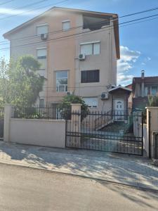 Pastatas, kuriame yra šie apartamentai