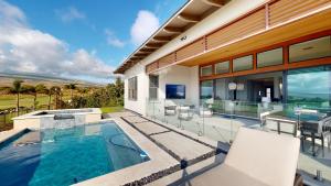 Bazén v ubytování MAUNA KEA BEACH ESCAPE Luxurious home in private community with Heated Private Pool and Spa Detached Ohana Suite nebo v jeho okolí