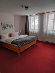 Postel nebo postele na pokoji v ubytování Hotel Blaue Blume