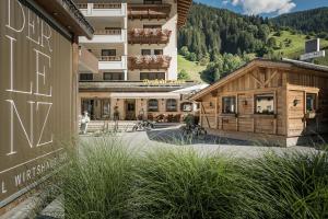 Nespecifikovaný výhled na hory nebo výhled na hory při pohledu z hotelu