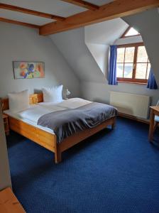 Postel nebo postele na pokoji v ubytování Hotel Blaue Blume
