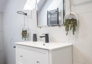 Ένα μπάνιο στο Deluxe City Escape Perfect For Business & Families & Free Gym By The Pocklington - The Magistrates Suite