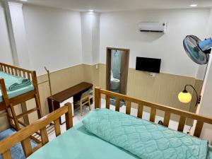 a room with two bunk beds and a desk at Nhà Nghỉ Phố Biển Phan Thiết in Ấp Bình Hưng +74 photos