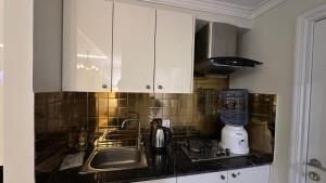 Billede fra billedgalleriet på Luxury Cozy Studio Apartment with Eiffel View and Magical Lights i Lahore + 20 billeder