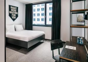 Postel nebo postele na pokoji v ubytování The Social Hub Berlin Alexanderplatz Extended Stay