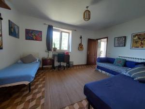 a living room with two beds and a couch at casa Donadiolla in Maiola