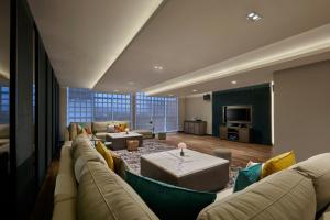 Posezení v ubytování AC Hotel by Marriott Ipoh