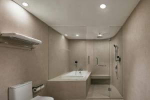 Koupelna v ubytování AC Hotel by Marriott Ipoh
