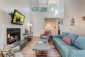 Χώρος καθιστικού στο Misty Ridge - Cozy condo in Big Canoe