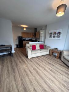 O bucătărie sau chicinetă la 18F Station Flat -2 Bedroom Workstays UK