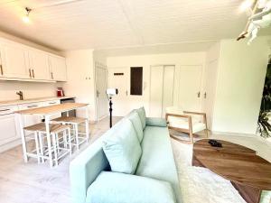 Kuchyň nebo kuchyňský kout v ubytování Balneo & Ciné - Jungle Touch - Direct Genève - Gare Bellegarde + 19 fotografií