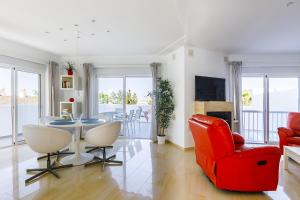 TV a/nebo společenská místnost v ubytování A&N Caleta de Velez Beach