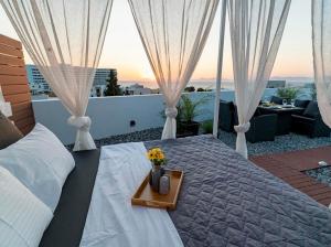 Ένα ή περισσότερα κρεβάτια σε δωμάτιο στο Sunny Nest Apartments +60 φωτογραφίες