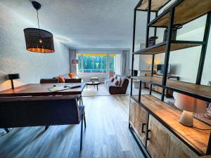 Una cocina o kitchenette en Rothornblick 25 "renoviert" by Arosa Holiday