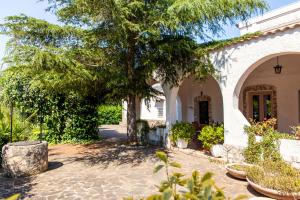 Κήπος έξω από το Trulli del Capo by MONHOLIDAY