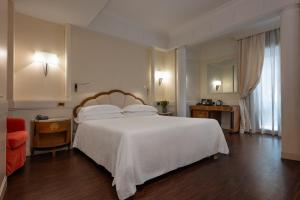 Postel nebo postele na pokoji v ubytování Hotel Stendhal