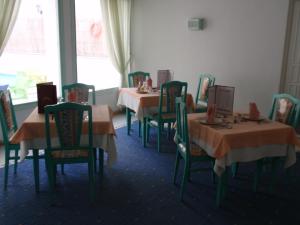 梅兹里酒店餐厅或其他用餐的地方