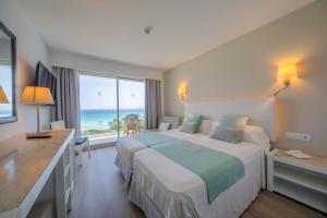 Кровать или кровати в номере Playa Esperanza Resort Affiliated by Meliá +37 фотографий
