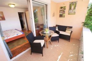 Posezení v ubytování One-Bedroom Apartment in Crikvenica 27