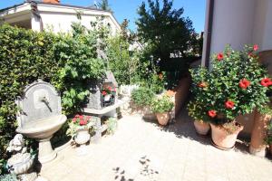 Zahrada ubytování One-Bedroom Apartment in Crikvenica 27