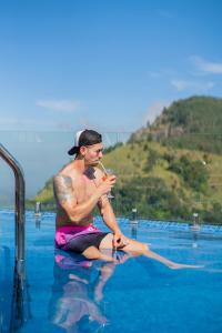 Bazén v ubytování Crystal Spring Luxury Hotel nebo v jeho okolí